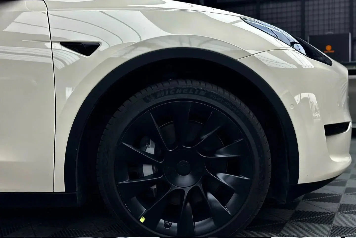 Super Gloss Pepper White